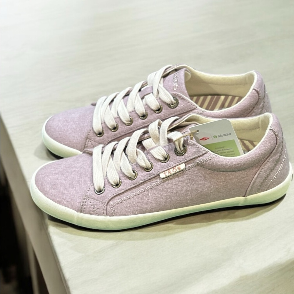 Taos Footwear Star Sneakers Size 7. New
